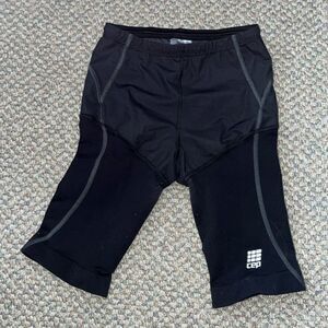 CEP COMPRESSION RUNNING SHORTS SIZE MEDIUM
